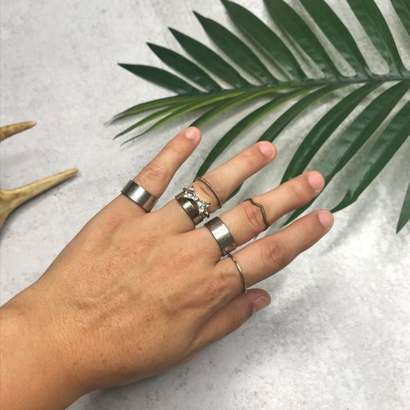 Aldo 7 Silver Minimalist Midi Bow Stacking Rings - Picture 3 of 8